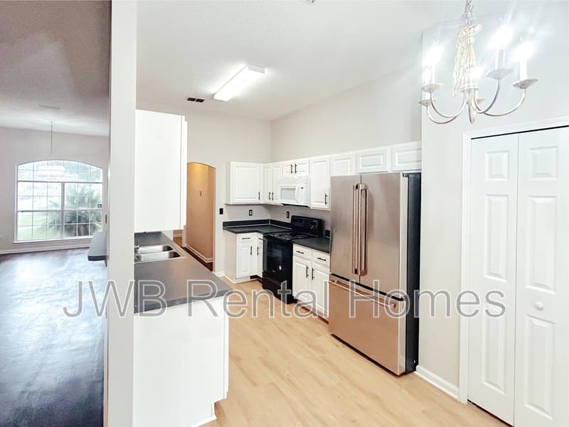 Orange Park House: 383 Turtle Dove Dr