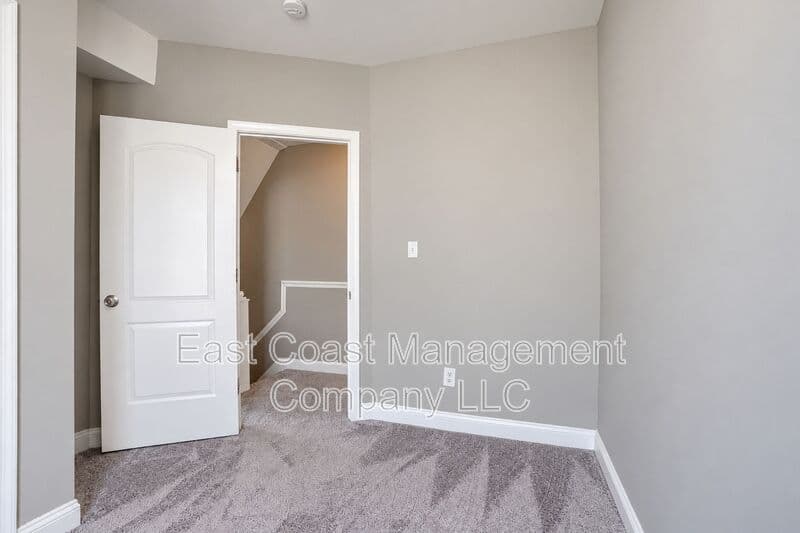 Baltimore House: 1120 N Lakewood Ave