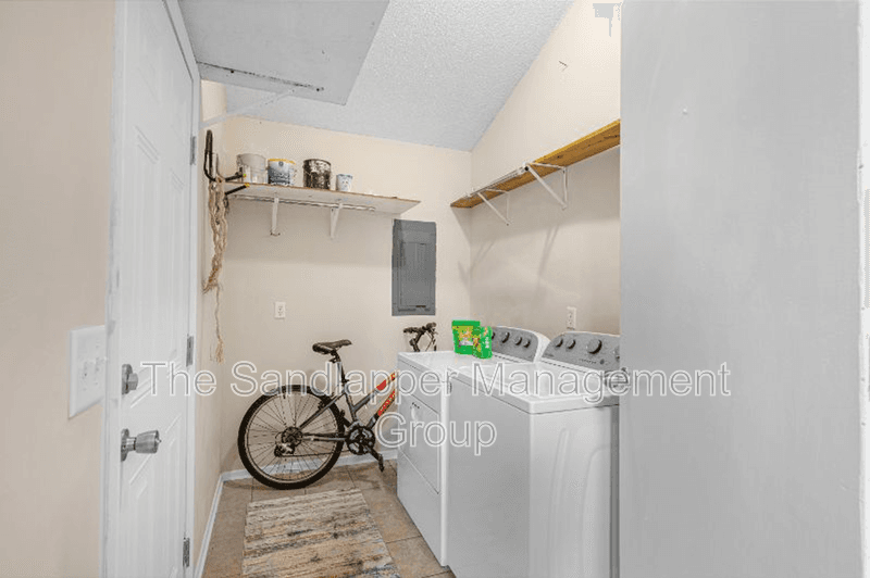 Charleston Townhome: 21-D S. Anderson Avenue