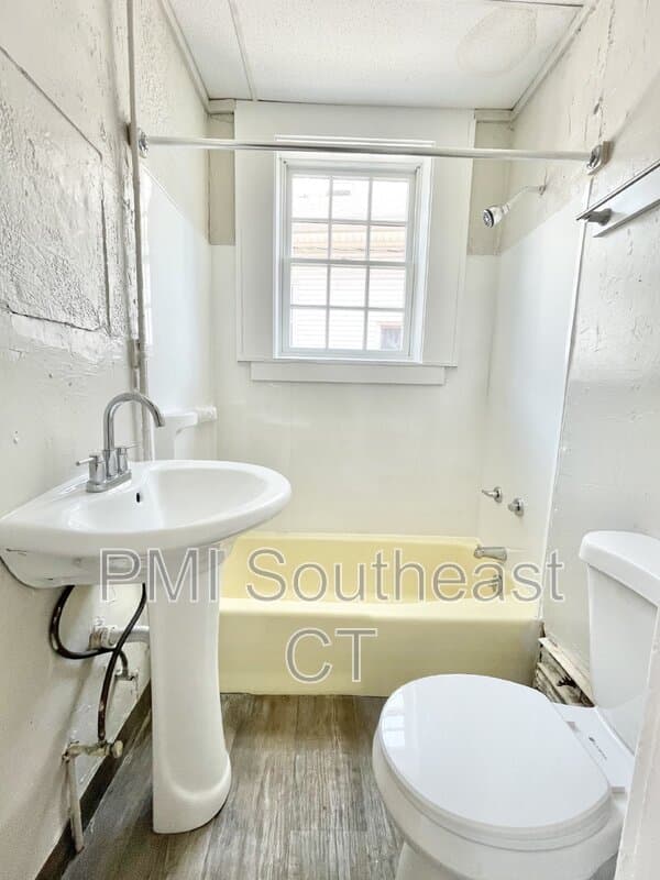 New London Condo: 92 Truman St