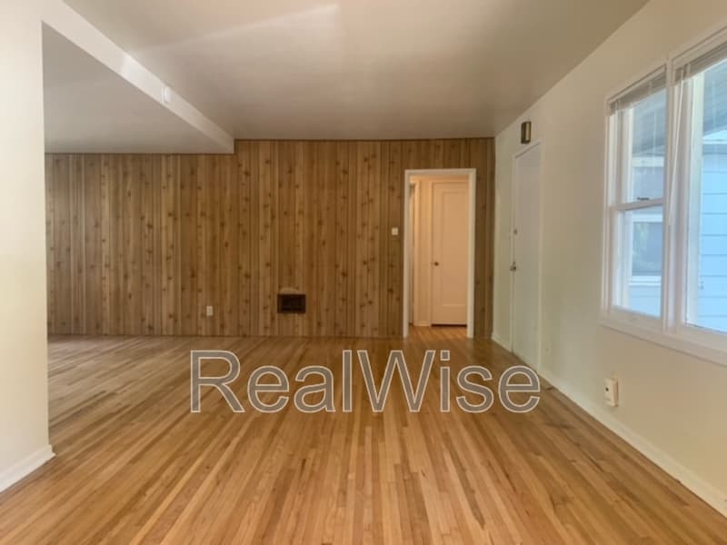 Grants Pass House: 1324 NW Washington Blvd