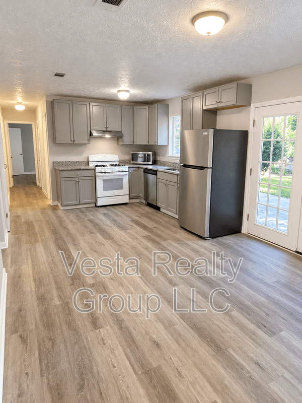 Morrow House: 6108 Deerfield Ct