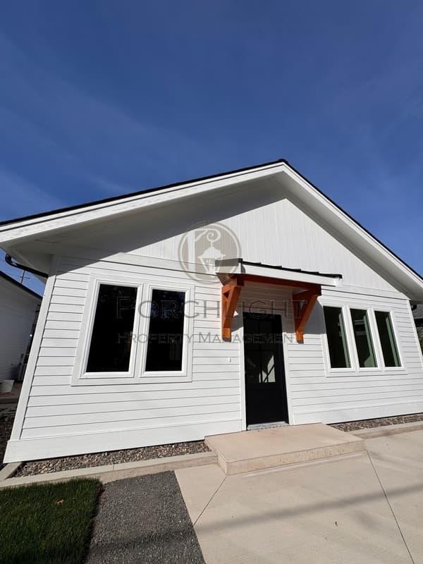 Lynden House: 207 East Front Street