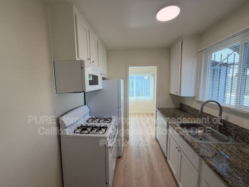 Sherman Oaks House: 4427 Murietta Ave