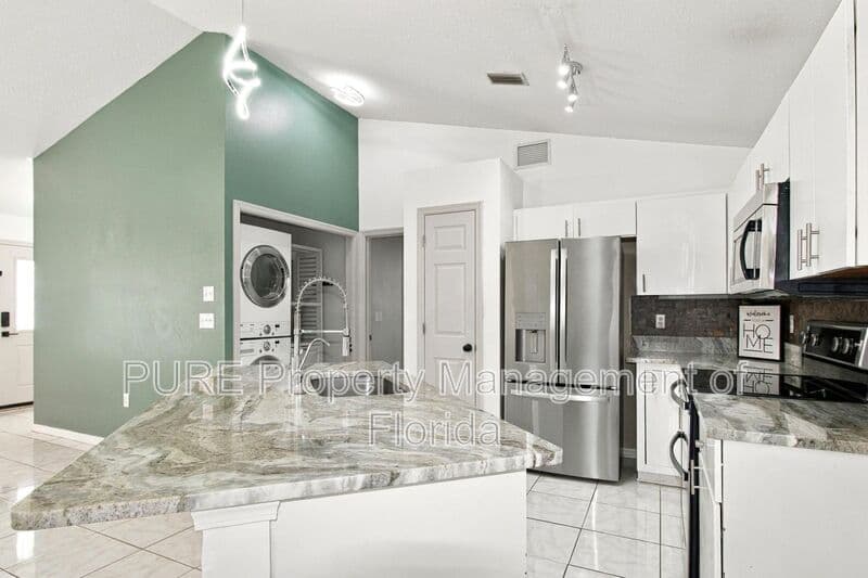 Ocala House: 645 NW 65th St