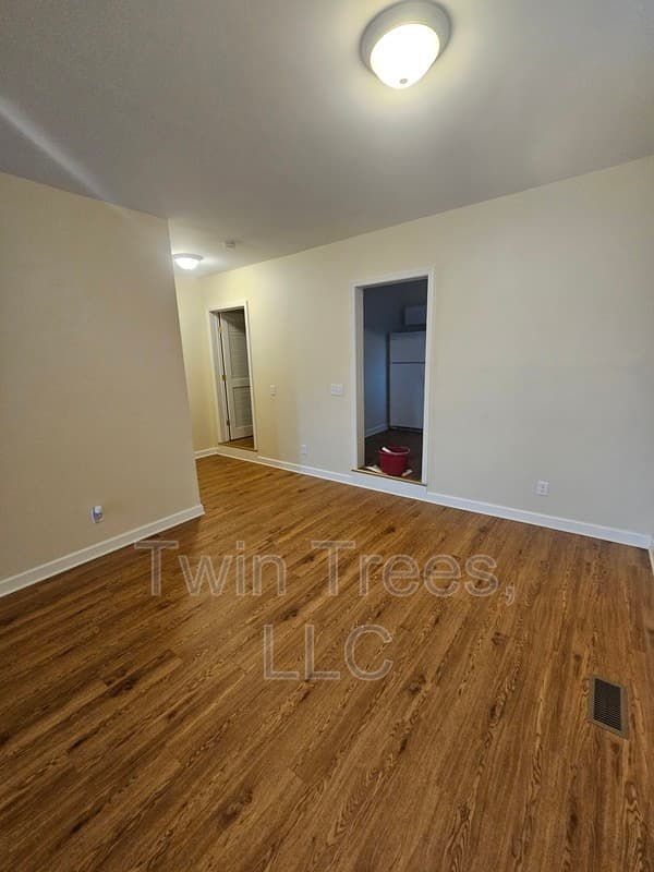 Mount Jackson Condo: 5907 Gospel St