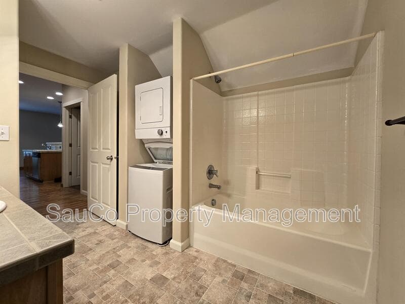 Hillsboro Condo: 10651 Northeast Red Wing Way #102
