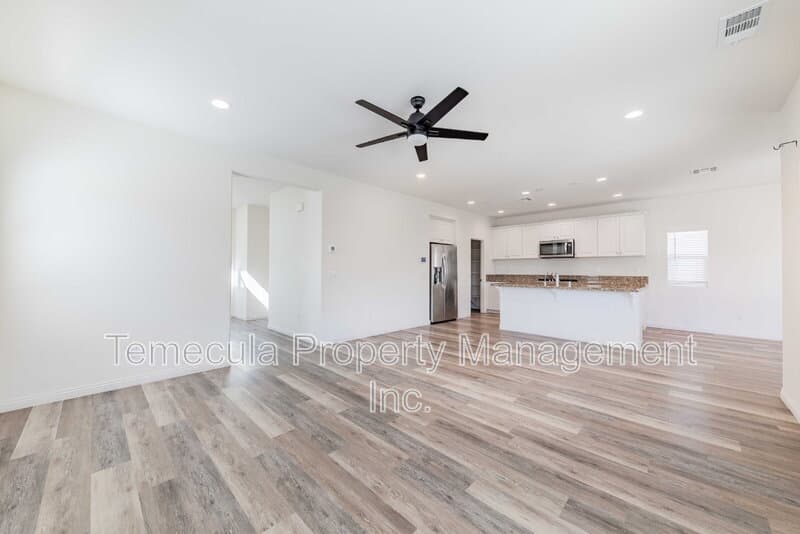 Fallbrook House: 35444 Asturian Way