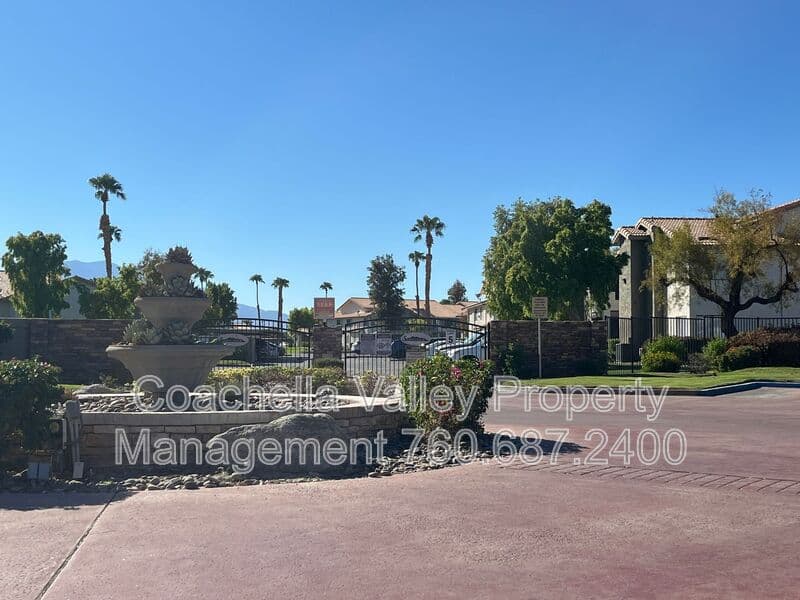 Bermuda Dunes House: 78650 Avenue 42