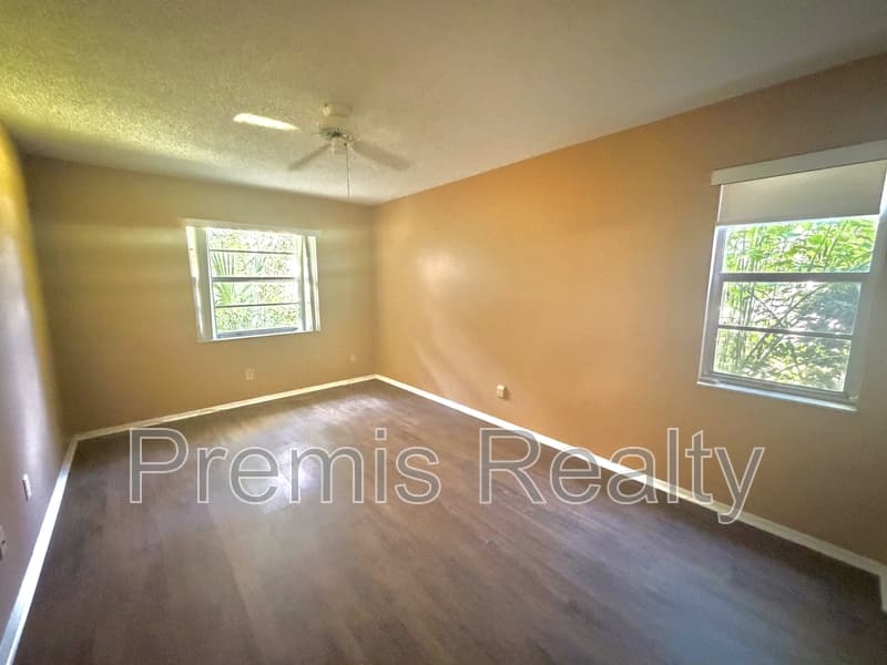 Palm Harbor House: 3371 Brodie Way