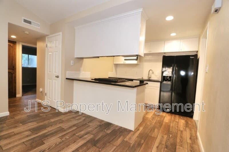 Fair Oaks Condo: 7742 Southcliff Drive