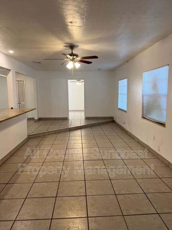 St Petersburg House: 434 40th Ave NE