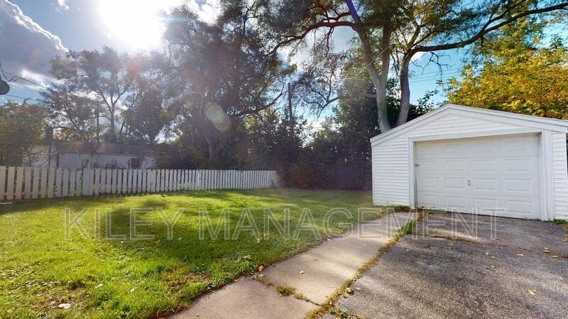 Flint House: 722 Hubbard Avenue
