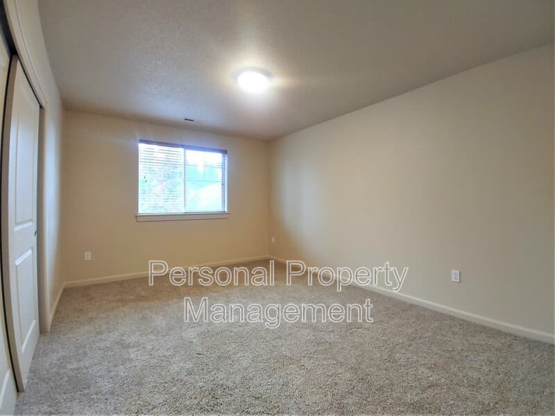 Vancouver House: 10204 NE 102nd Ave