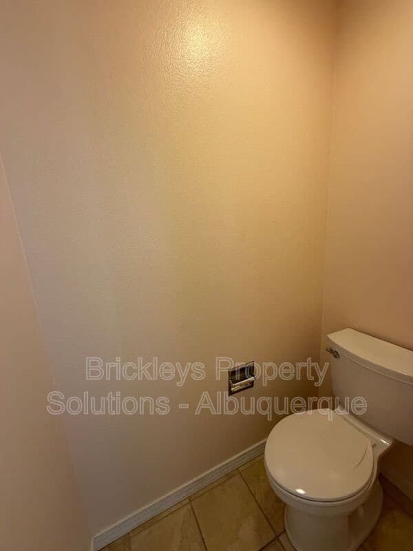 Albuquerque House: 6517 Glen Oak NE
