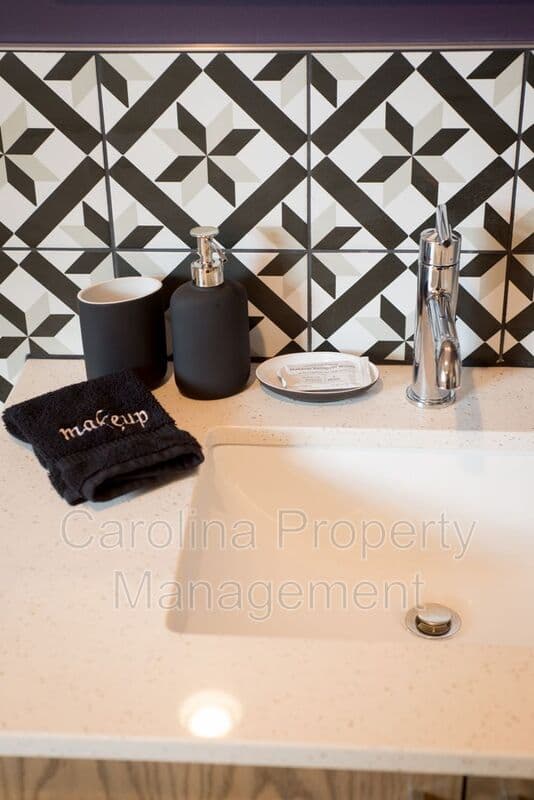Charlotte House: 3945 Rockfern Rd