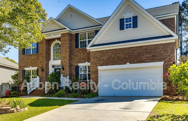Lexington House: 105 Ridge Top Rd