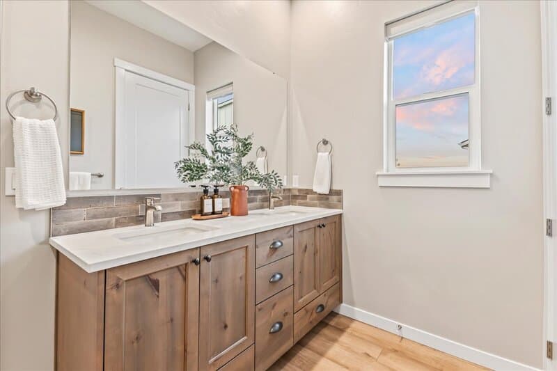 Star Townhome: 2218 North Leatherwood Avenue