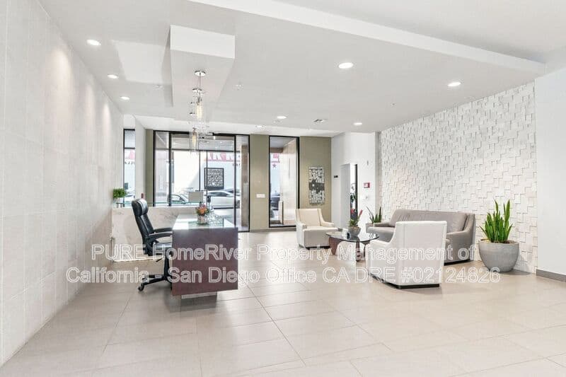 San Diego House: 875 G St