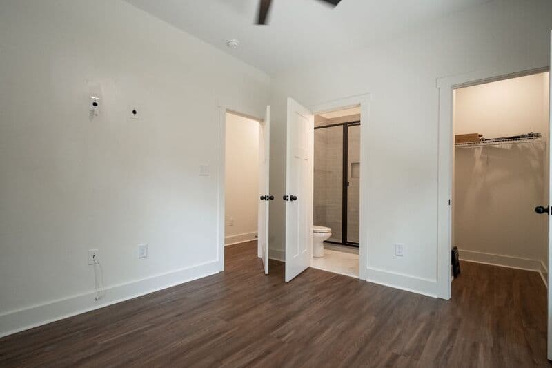 Athens House: 382 N Chase St