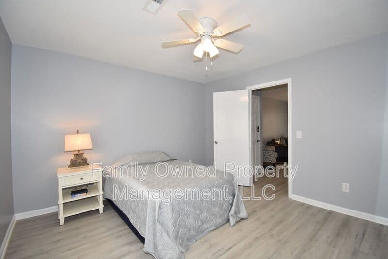 Summerville House: 113 Susan Drive