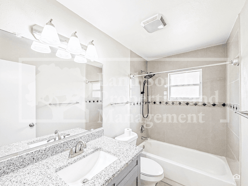 Lakeland House: 428 Emerald Cove Loop