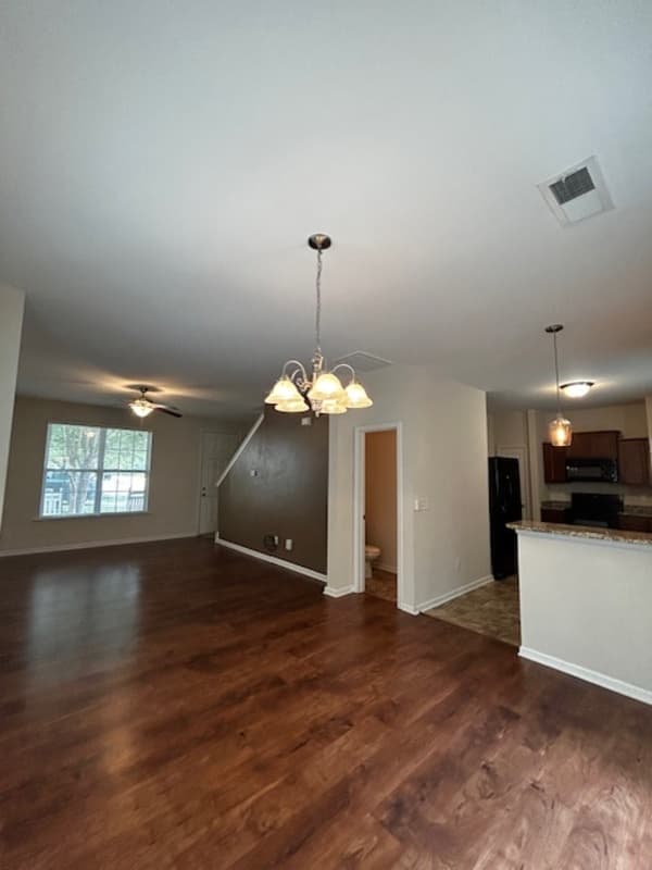 Lexington House: 257 Chesterton Drive