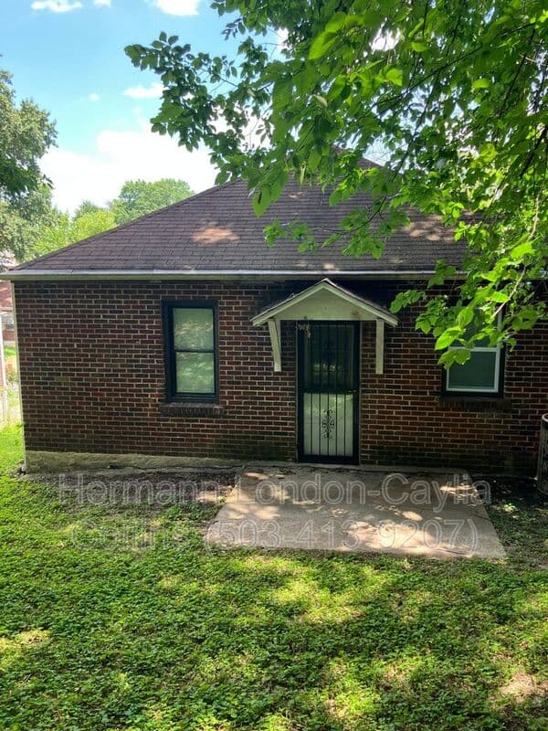 Saint Louis House: 5229 Fletcher Street