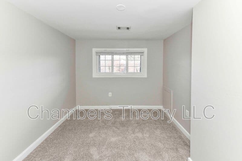 Falls Church Condo: 445 Hampton Ct