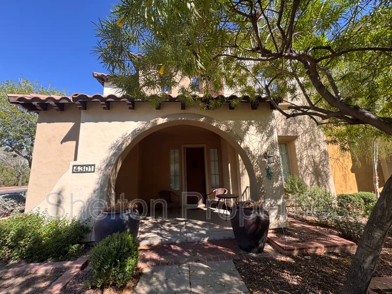Buckeye House: 4301 N Golf Dr
