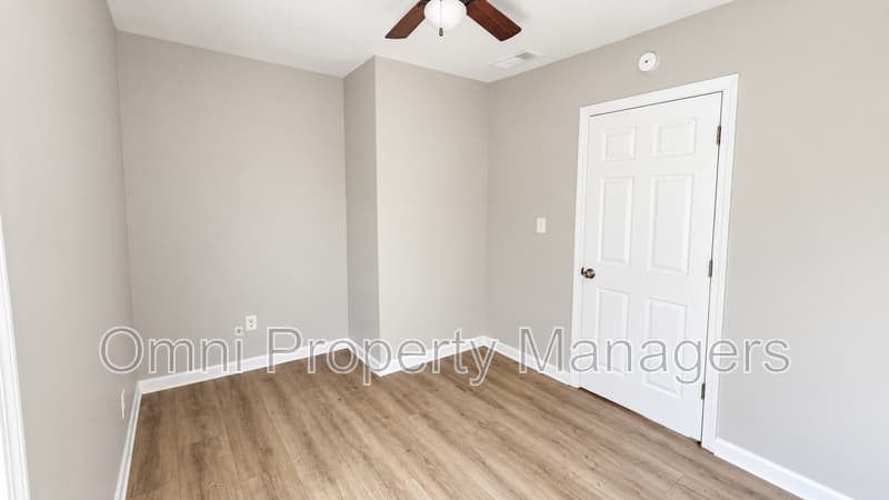 warren House: 8030 Chalmers Ave