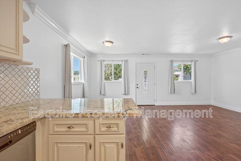 VENTURA Condo: 1218 N. OLIVE ST