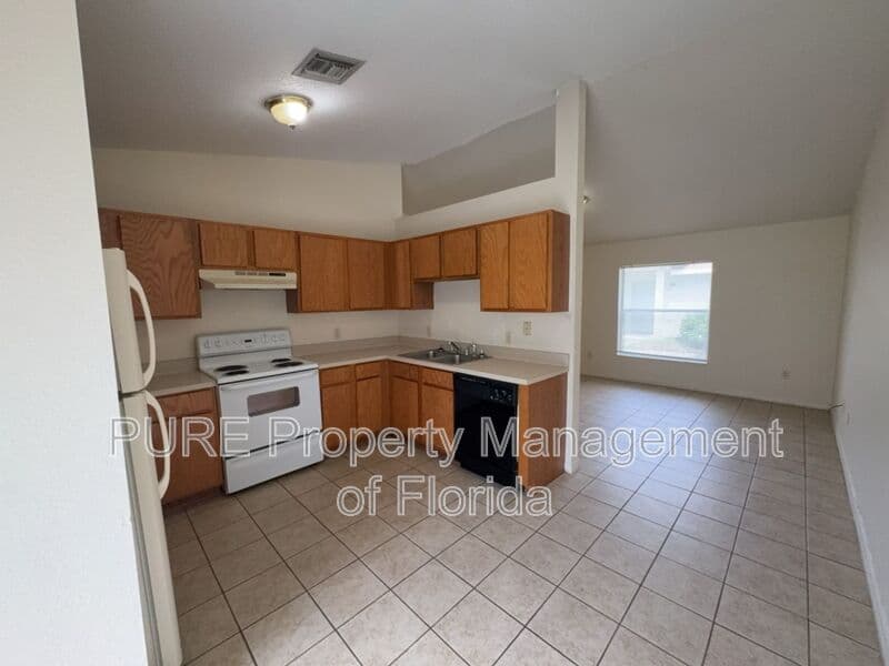 Ocala House: 7455 Midway Terrace