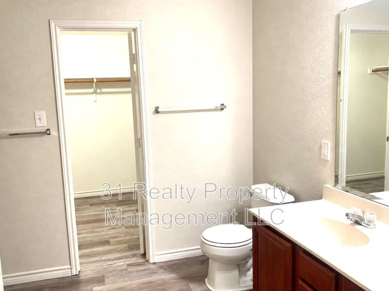 Grand Prairie House: 2011 Limestone Dr