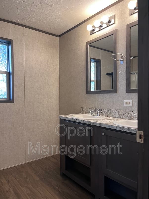 Huxley House: 511 East 1st Street
