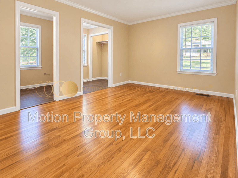 Cleveland House: 1205 Fairway Dr SW