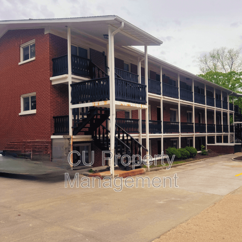 Champaign Condo: 711 W CHURCH St.