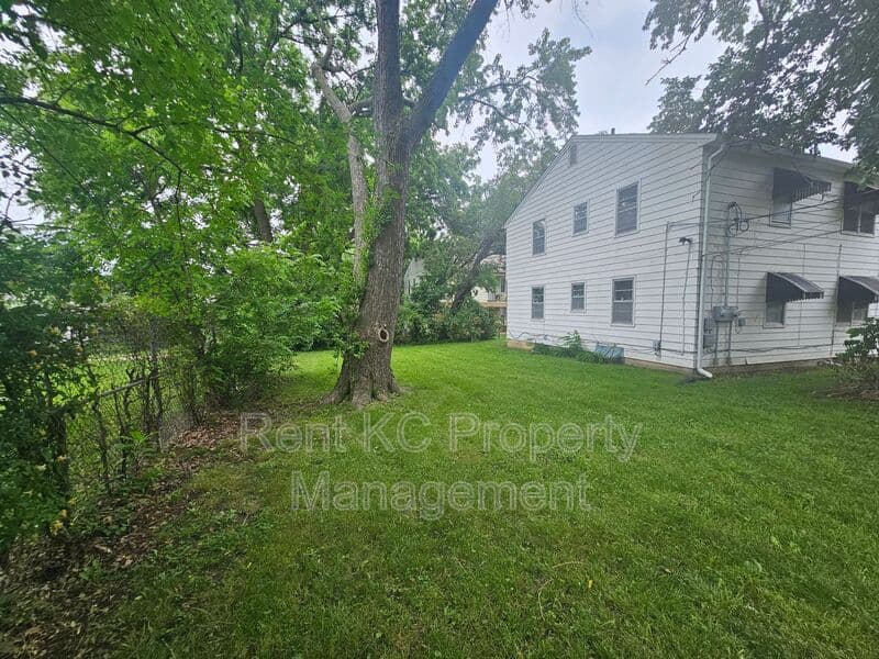 Kansas City House: 800 E 75th Terrace