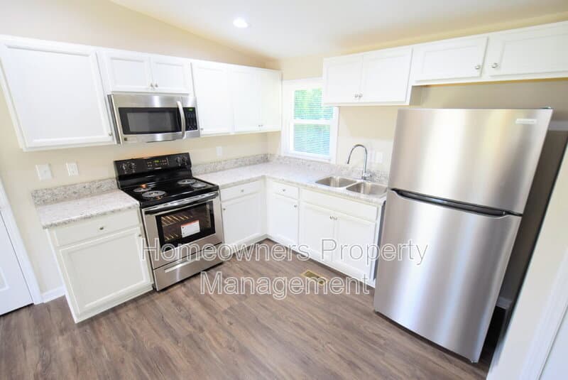 Fayetteville House: 405 Andrews Rd