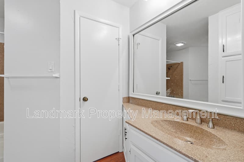 Arlington House: 5917 Pleasant Hill Drive