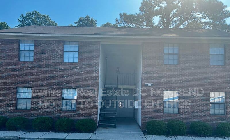 Fayetteville House: 1425D Ireland Dr