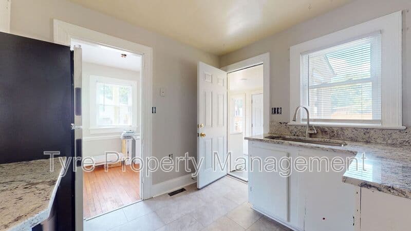 Greenville House: 201 N Summit Street