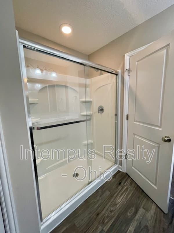 Sunbury House: 7311 Blackwell Dr