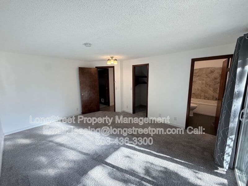 Salem House: 869 Meadowlawn Dr SE