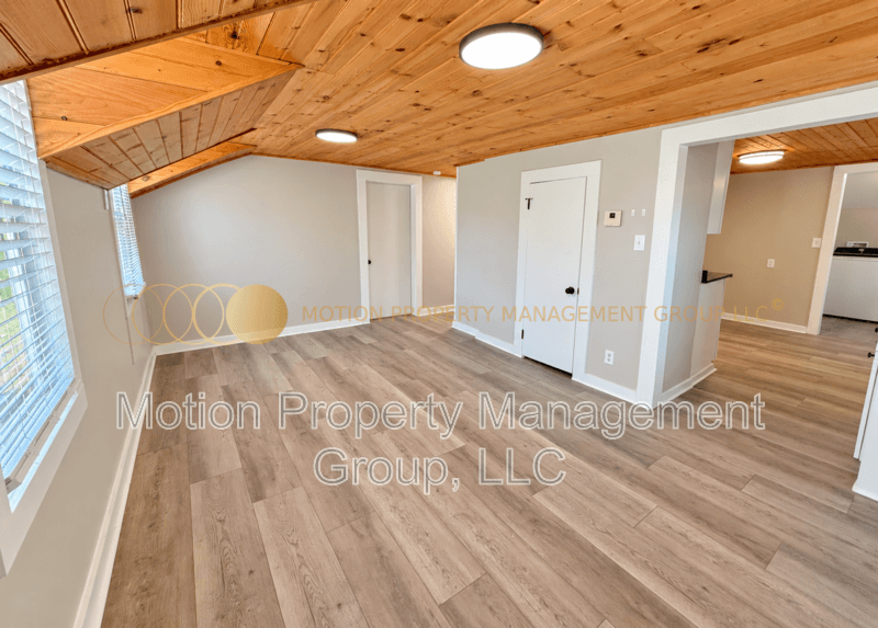 Lenoir House: 808 Harrisburg Dr SW