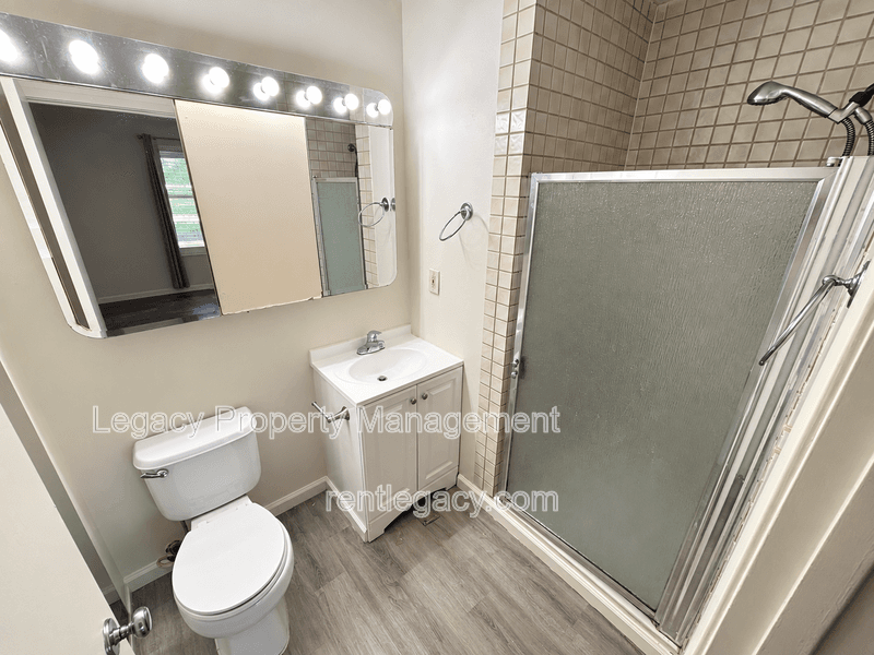 Sacramento House: 163 Fairgrounds Dr