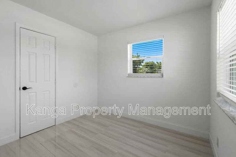 Riviera Beach Condo: 968 W 9th St