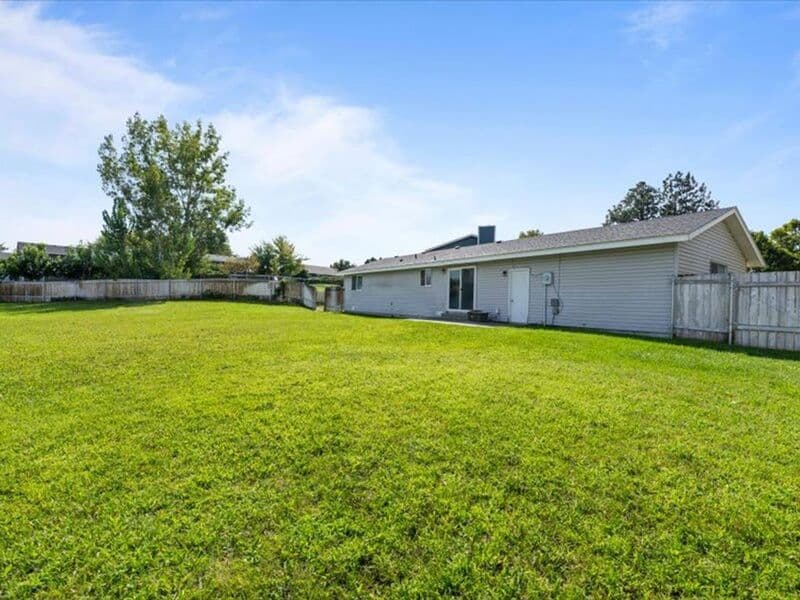 W. Richland House: 4601 Mallard Court