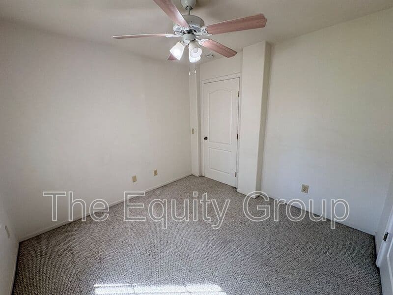 Visalia House: 323 South Citrus Court