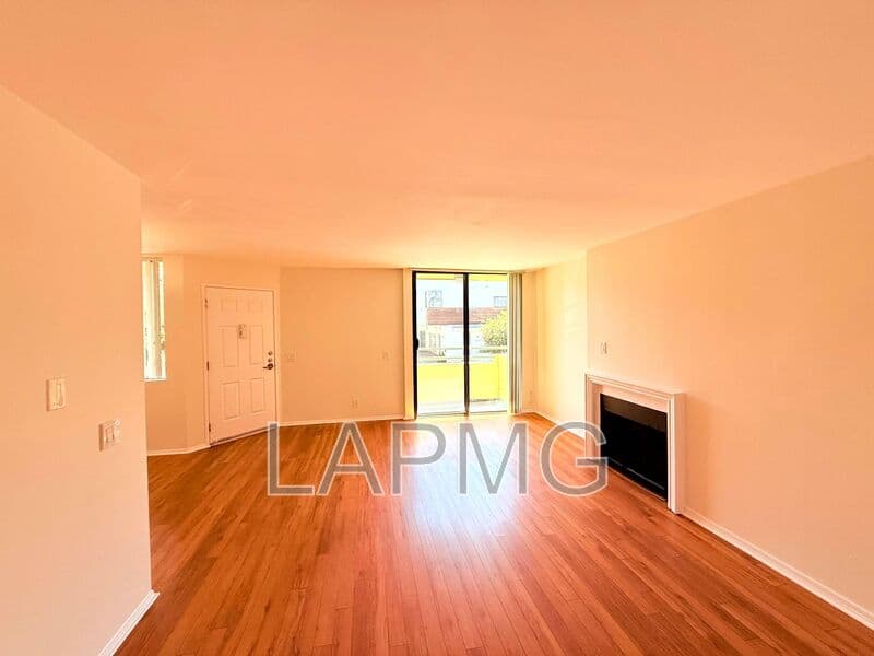 Studio City House: 4202 Tujunga Ave